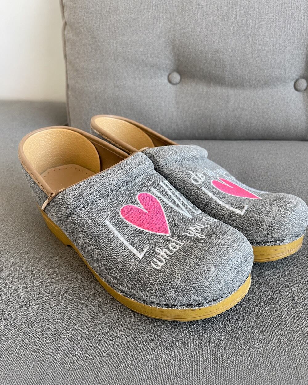 Dansko Twin Pro Love What You Do Gray Heart Clogs EU 38 Nurse Work Comfort Shoes